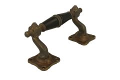 Poignée de tirage 130mm ornementée déportée laiton patiné